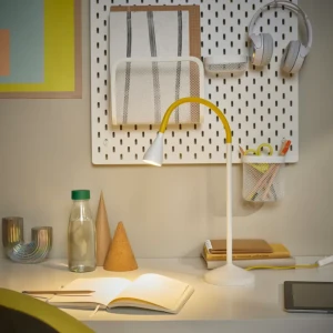 Настільна лампа LED NÄVLINGE IKEA білий/жовтий